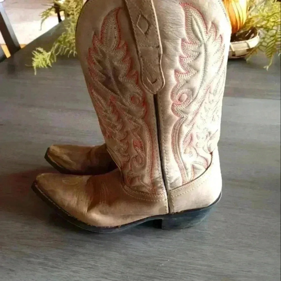 Laredo Woman's Boots - Picture 3 of 8